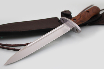 Боевой нож "Кобра" сталь х12мф. Рукоять Орех.